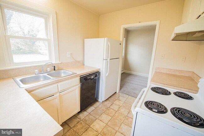Building Photo - 1226 Pemberton Dr