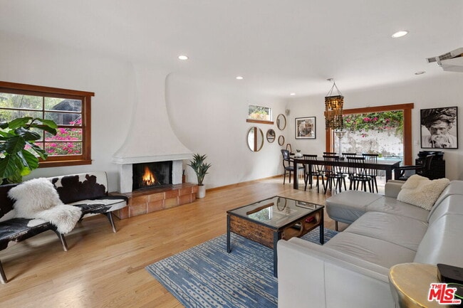 Building Photo - 334 Crane Blvd