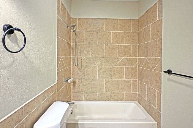 Building Photo - 772 Vista Pkwy