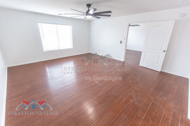 Building Photo - 110 Cholla St