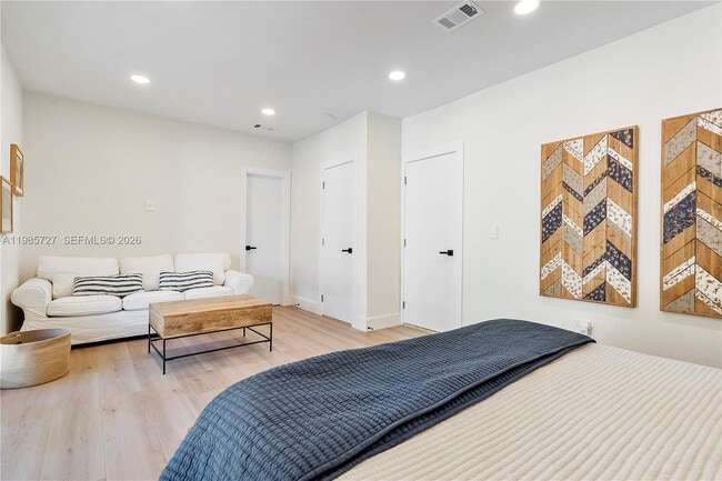 Building Photo - 10801 Peachtree Dr