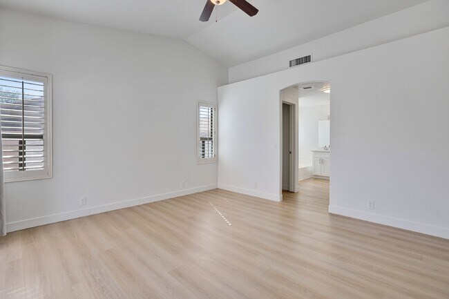 Building Photo - Beautiful home in gated community in Ahwatukee now available!