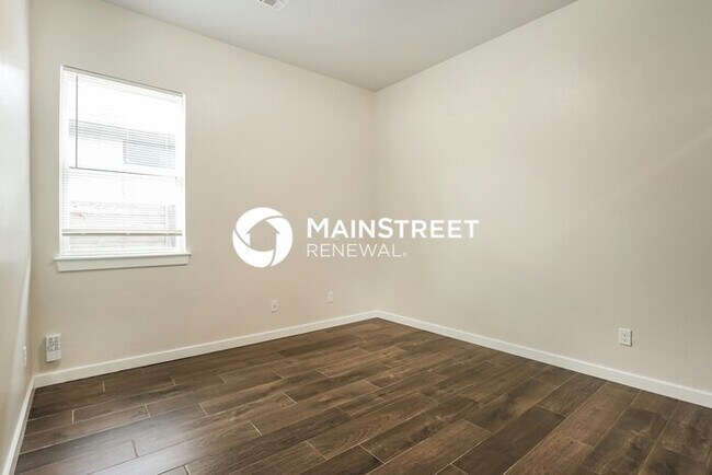 Building Photo - 3 Bedroom Pet-Friendly Home in Oklahoma City, OK with Main Street Renewal