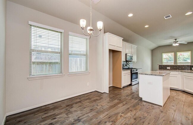 Building Photo - 15618 Whispering Green Dr