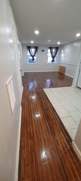 Building Photo - 99 Lark St