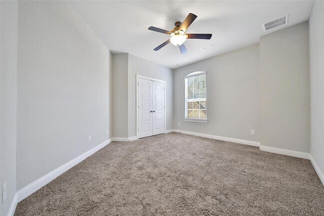Building Photo - 18323 Parkview Point Dr