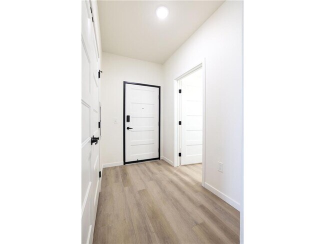 Building Photo - 28 7th St NE