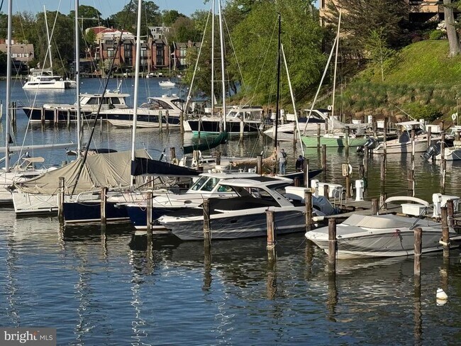 Building Photo - 1 President Point Dr