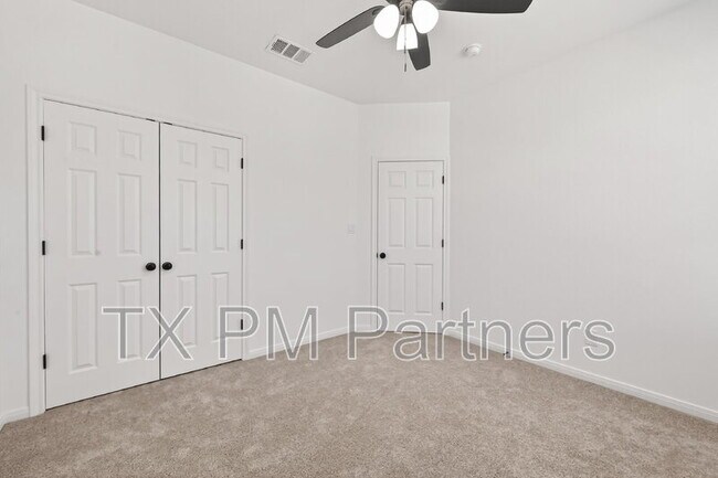 Building Photo - 10949 Cannes Memorial Dr