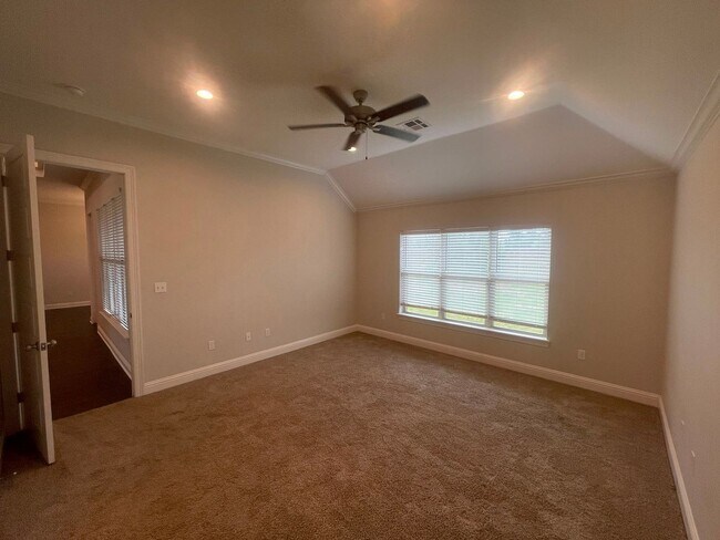 Building Photo - 814 Abita Chase