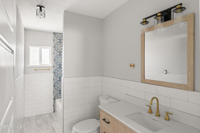 Building Photo - 4317 Larchmont Dr
