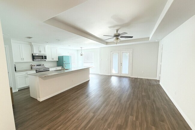 Building Photo - 228 Teakwood Dr