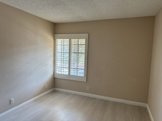 Building Photo - 3059 Delacodo Ave