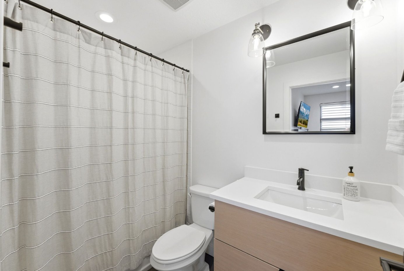 Building Photo - 275 W 800 S