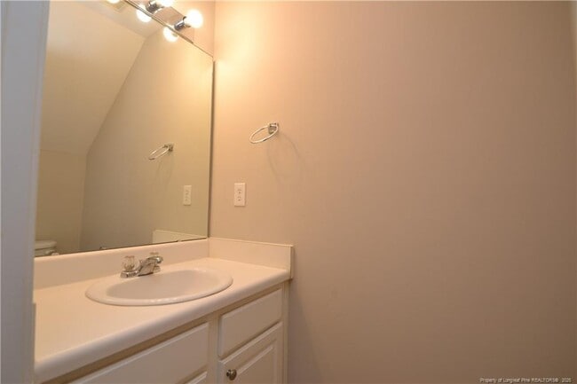Building Photo - 600 Walnut Woods Dr