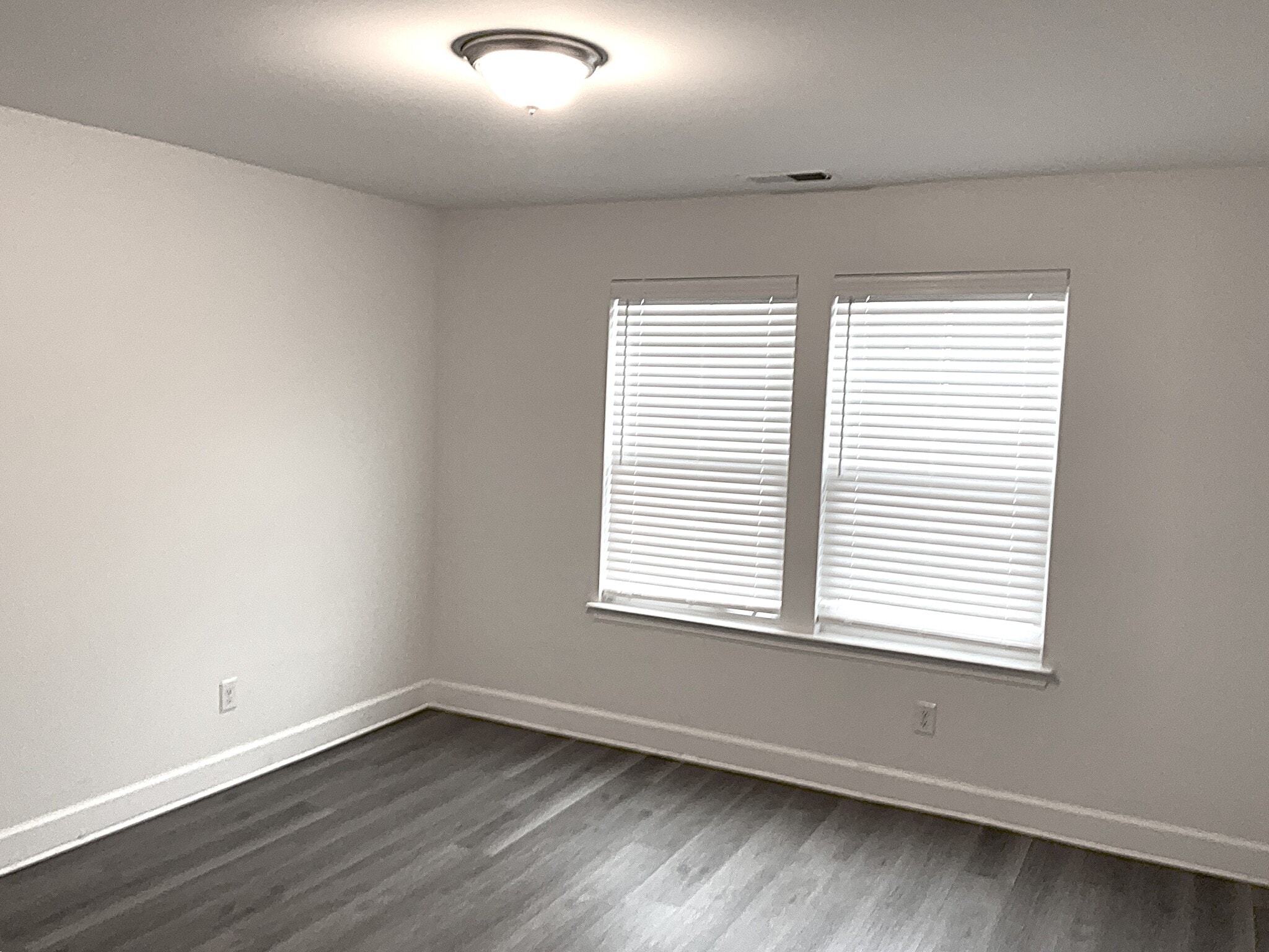 Building Photo - 5702 Lakemont Dr