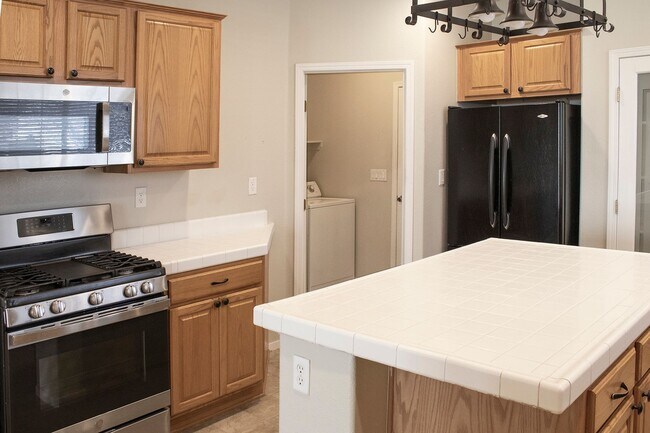 Building Photo - 3 Bed 2 Bath 55+ community of Miners Villa...