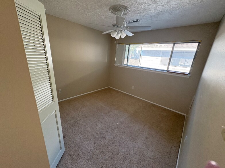 Building Photo - 7144 S Vine Cir E