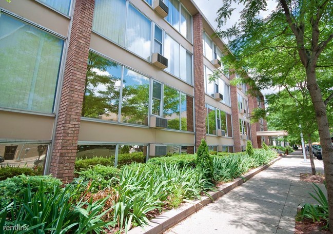 Building Photo - 350 Thompson St