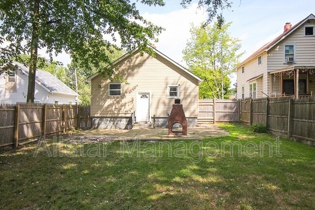 Building Photo - 736 Bettes Ave