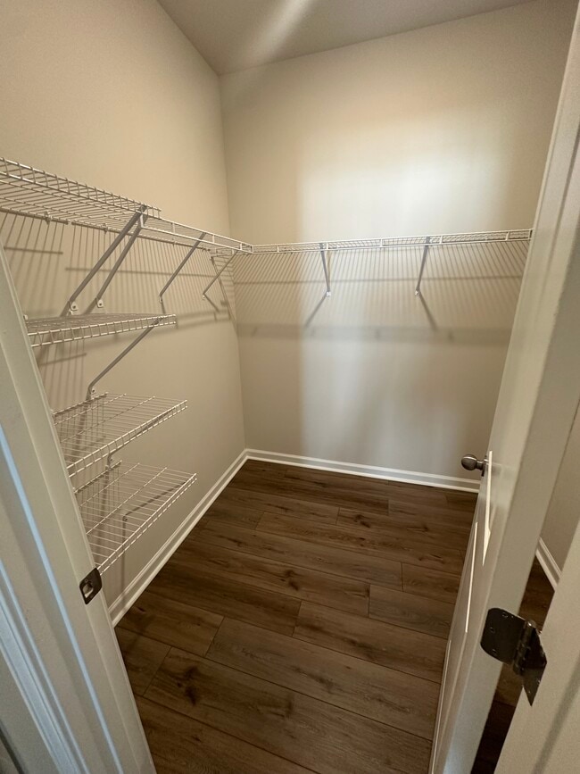 Building Photo - 220 Paneer Ln