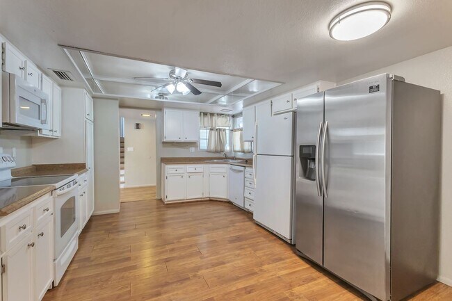 Building Photo - 3511 S Alder Dr