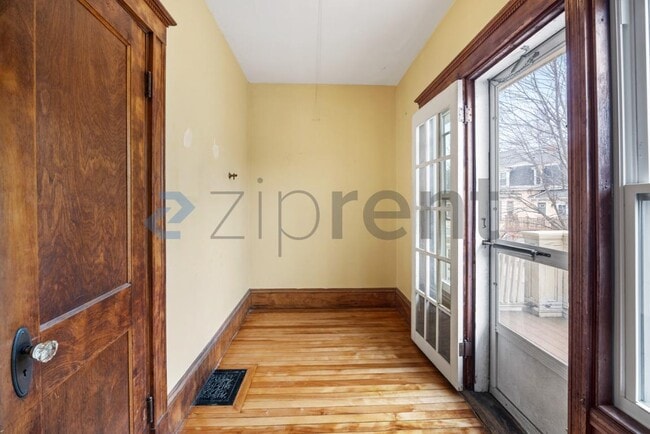 Building Photo - 16 Penhallow St