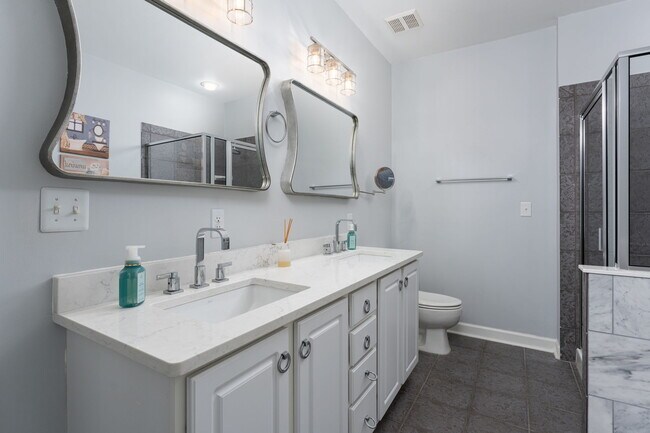 Building Photo - 636 Village Park Dr