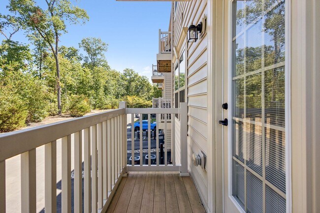 Building Photo - Welcome to this stunning 3-bedroom, 2.5-ba...