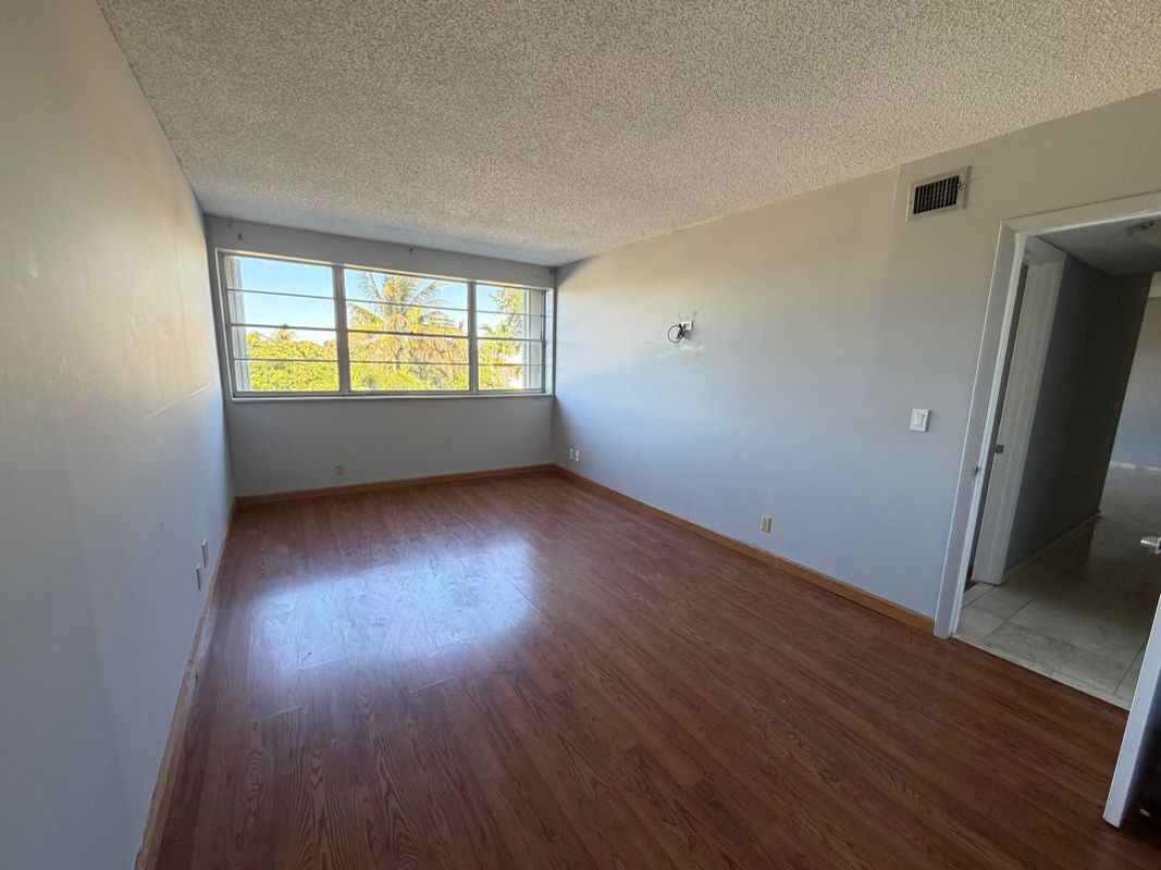 Building Photo - 505 Spencer Dr