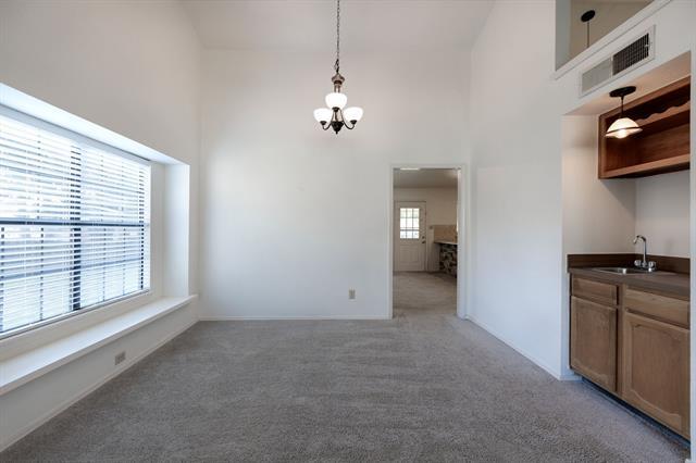 Building Photo - 3037 Hamlet Ct