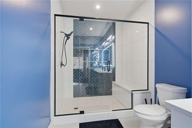 Building Photo - 160 Vanira Ave SE