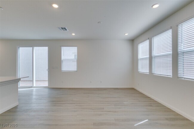 Building Photo - 9133 Vesey Ave