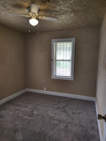 Building Photo - 1034 Leland Ave
