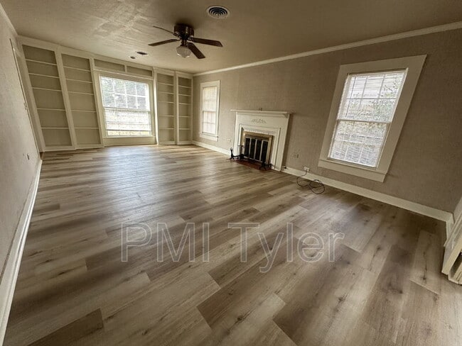 Building Photo - 343 Bonner St