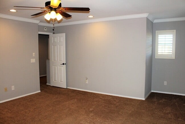 Building Photo - Beautiful 2-Story-3 Bed/2.5 Bath Home