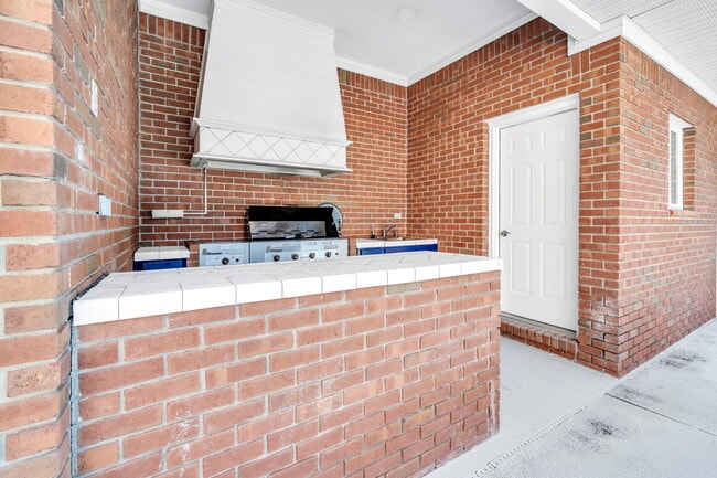 Building Photo - 1524 Glenlake Cir