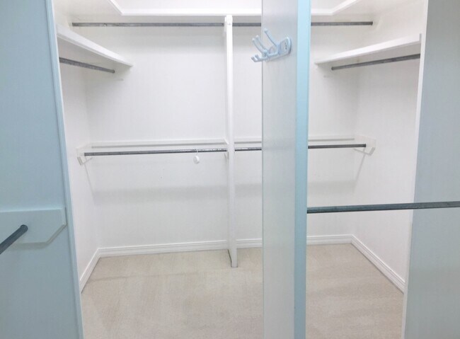 Building Photo - 4 Bed Home, 3 Car Garage! Zia School Distr...