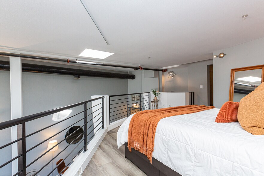 Building Photo - 346 1st St