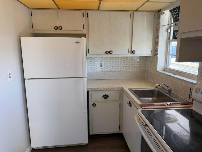 Building Photo - 1113 Lake Terrace