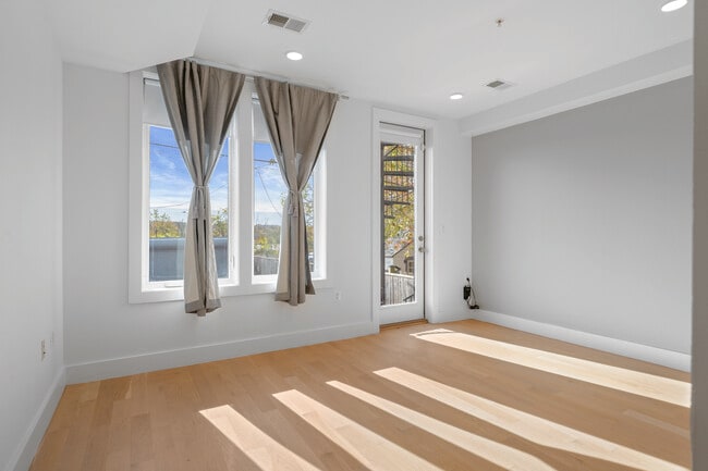 Building Photo - 1515 K St SE