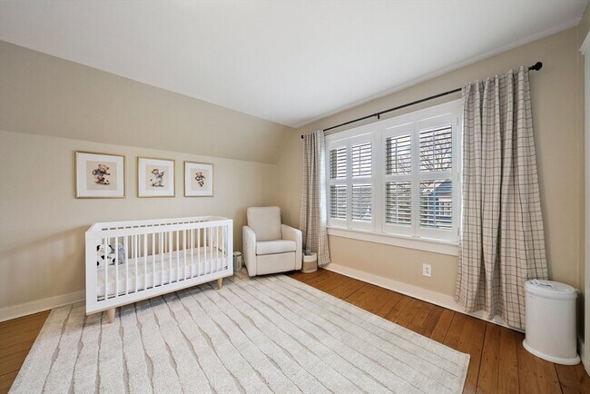 Building Photo - 71 King St