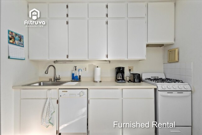 Building Photo - 2177 Manzanita Dr