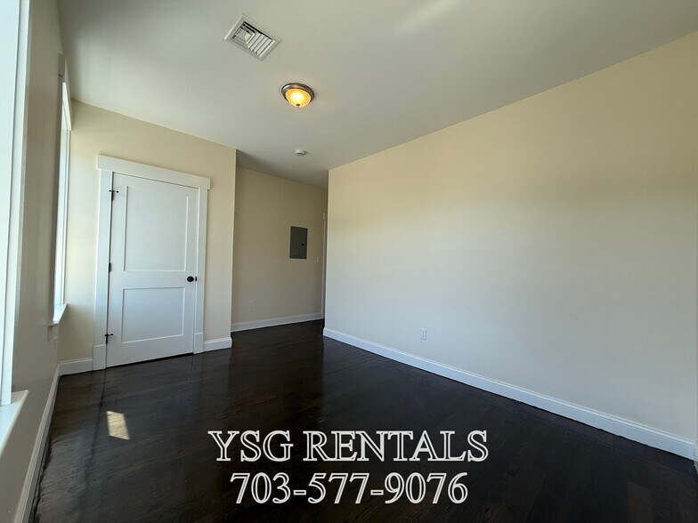 Building Photo - 17 Lambert Ave