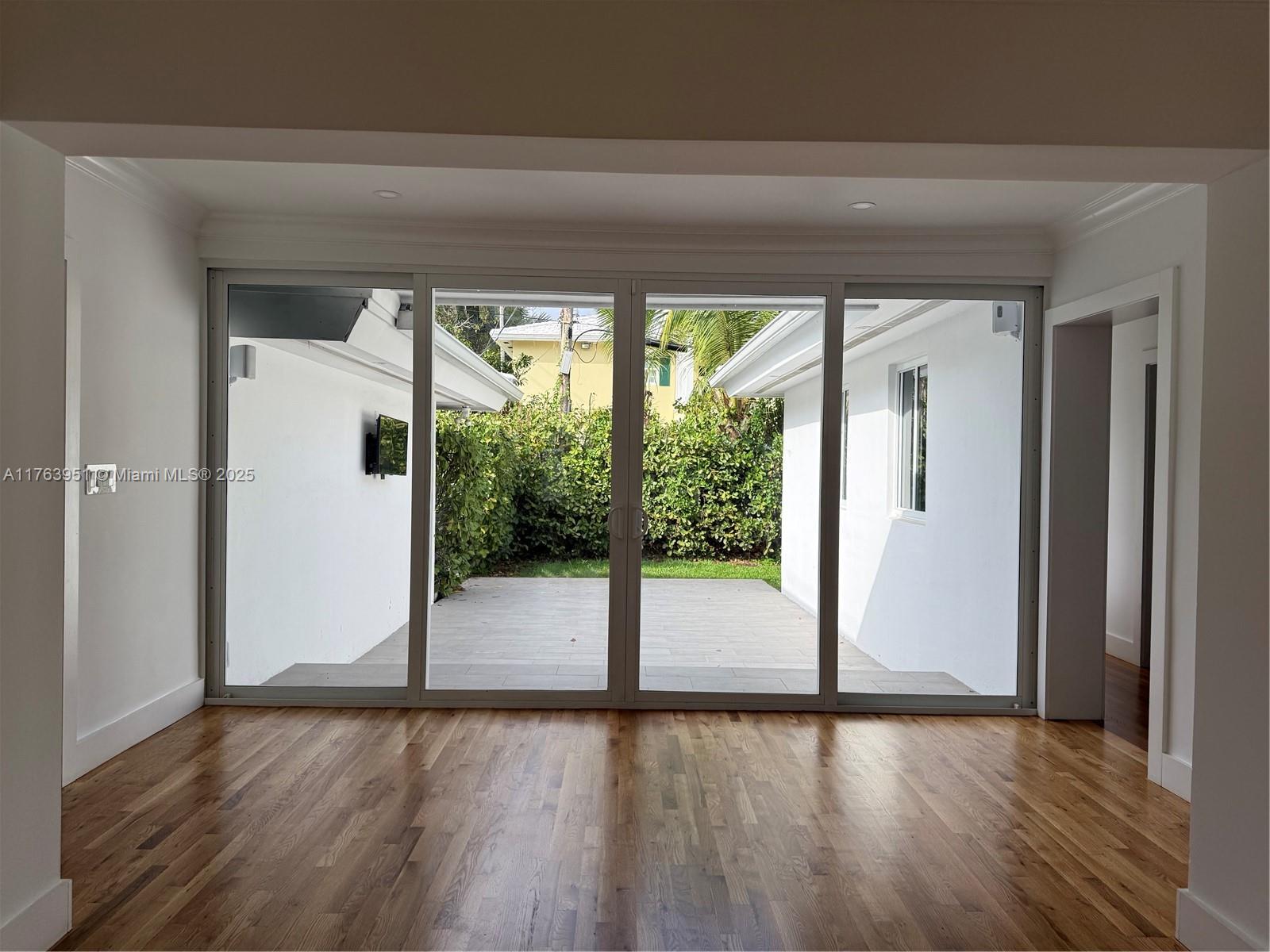 Building Photo - 447 Giralda Ave