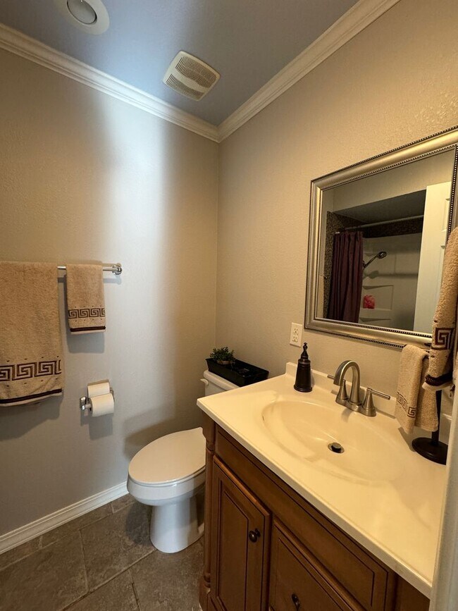 Building Photo - Gorgeous 3 bedroom, 2 bath home in a great Springfield neighborhood!