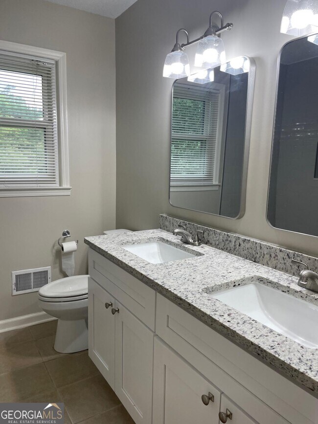 Building Photo - 3441 Brookhill Cir