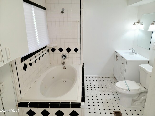 Building Photo - 2749 E Beardsley Rd