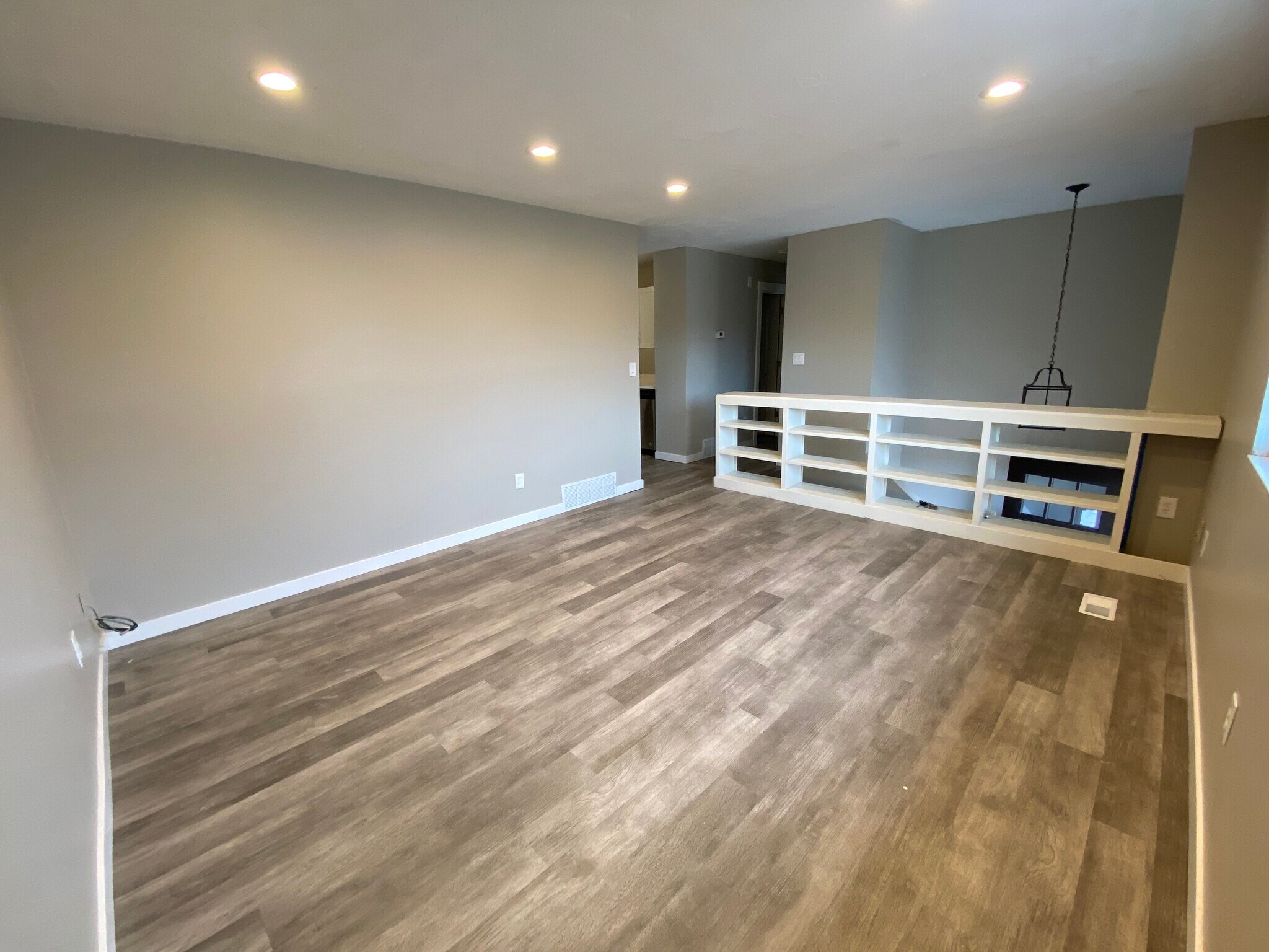 Building Photo - 373 Lakewood Dr