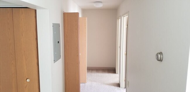 Building Photo - Park Manor 205